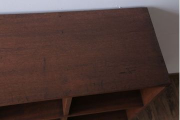 アンティーク家具　和製アンティーク　両面収納が便利な脚付きマス目棚