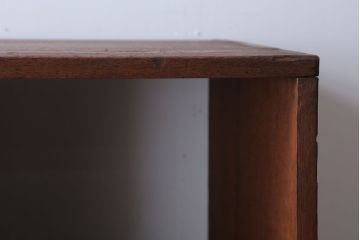 アンティーク家具　和製アンティーク　両面収納が便利な脚付きマス目棚