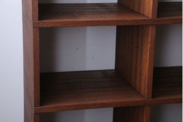 アンティーク家具　和製アンティーク　両面収納が便利な脚付きマス目棚