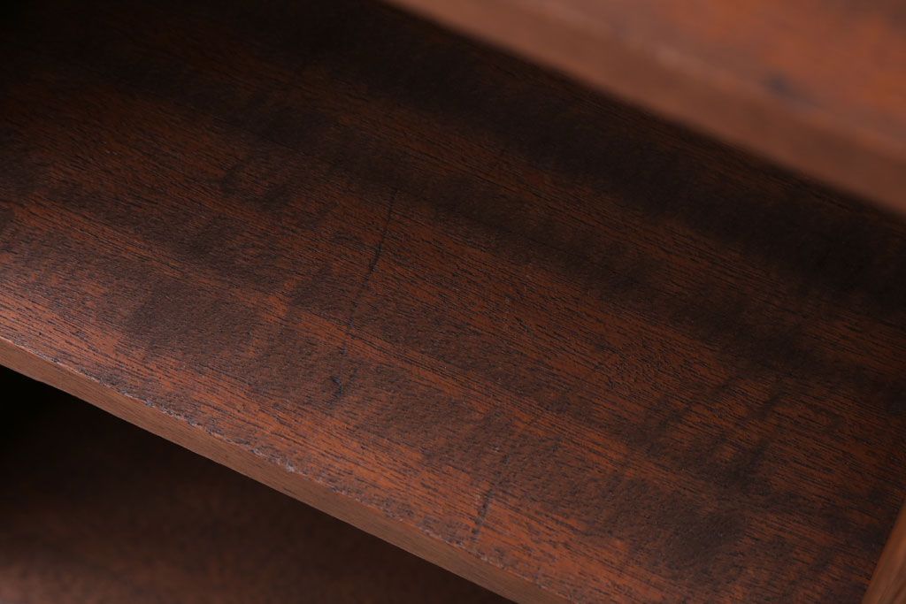 アンティーク家具　和製アンティーク　両面収納が便利な脚付きマス目棚