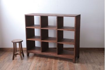 アンティーク家具　和製アンティーク　両面収納が便利な脚付きマス目棚