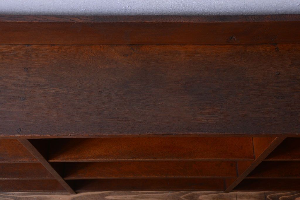 アンティーク家具　和製アンティーク　古いナラ材製のマス目本棚