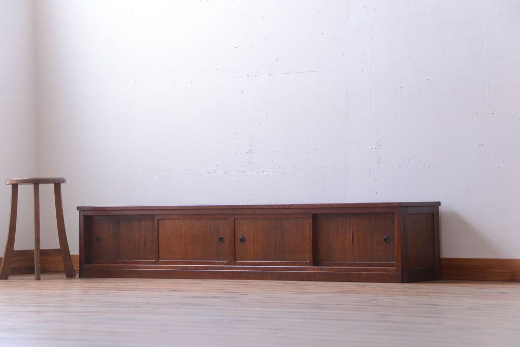 アンティーク家具　古民具・骨董　和の雰囲気のシンプルな横長ローボード