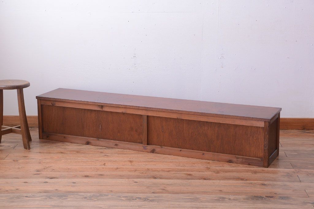 アンティーク家具　古民具・骨董　和の雰囲気のシンプルな横長ローボード