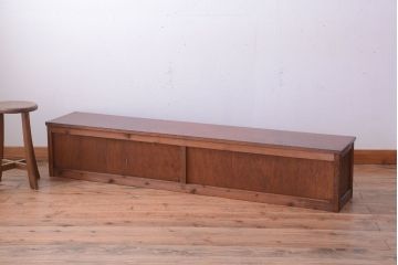 アンティーク家具　古民具・骨董　和の雰囲気のシンプルな横長ローボード