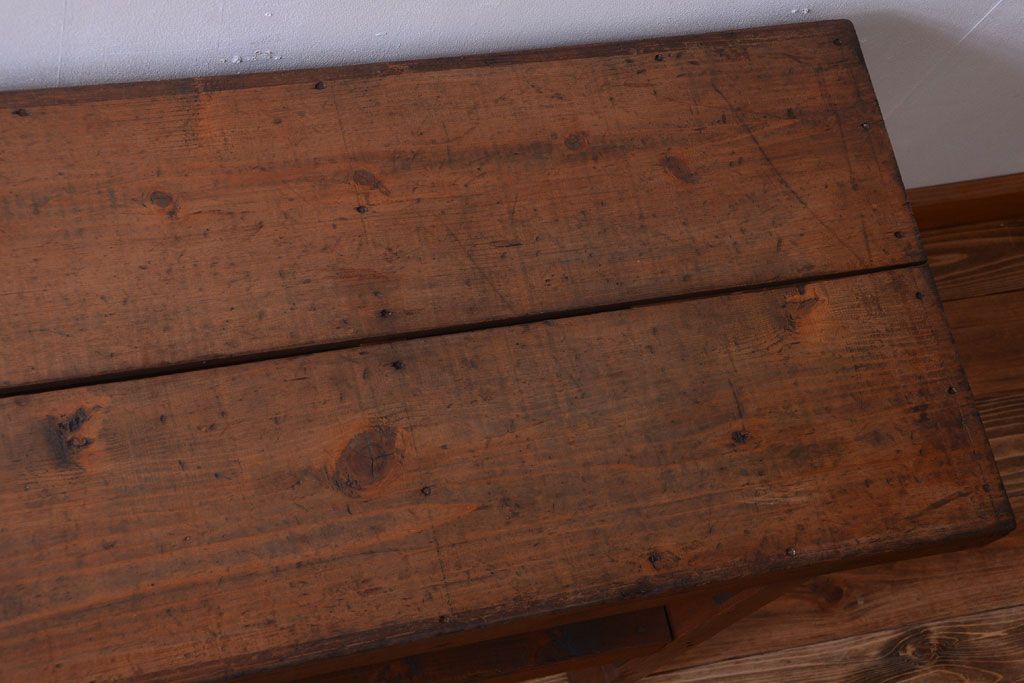 アンティーク家具　和製アンティーク　古い木製のシンプルな陳列棚(飾り棚)