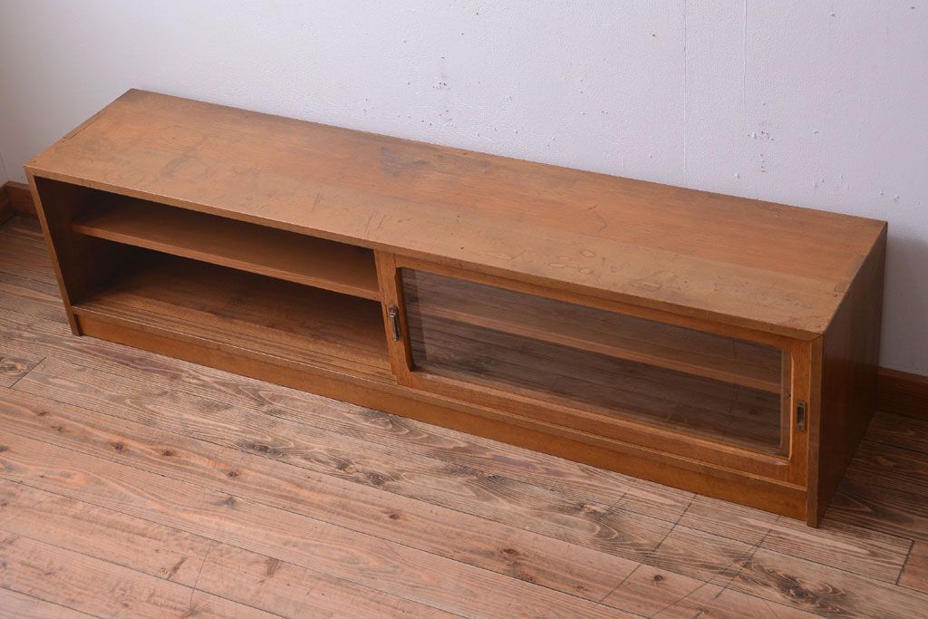 アンティーク家具　和製アンティーク　古い木製のガラス引き戸ローボード(テレビボード)