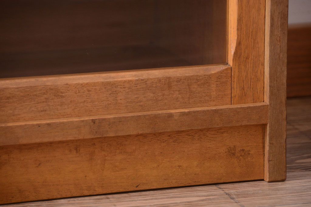 アンティーク家具　和製アンティーク　古い木製のガラス引き戸ローボード(テレビボード)