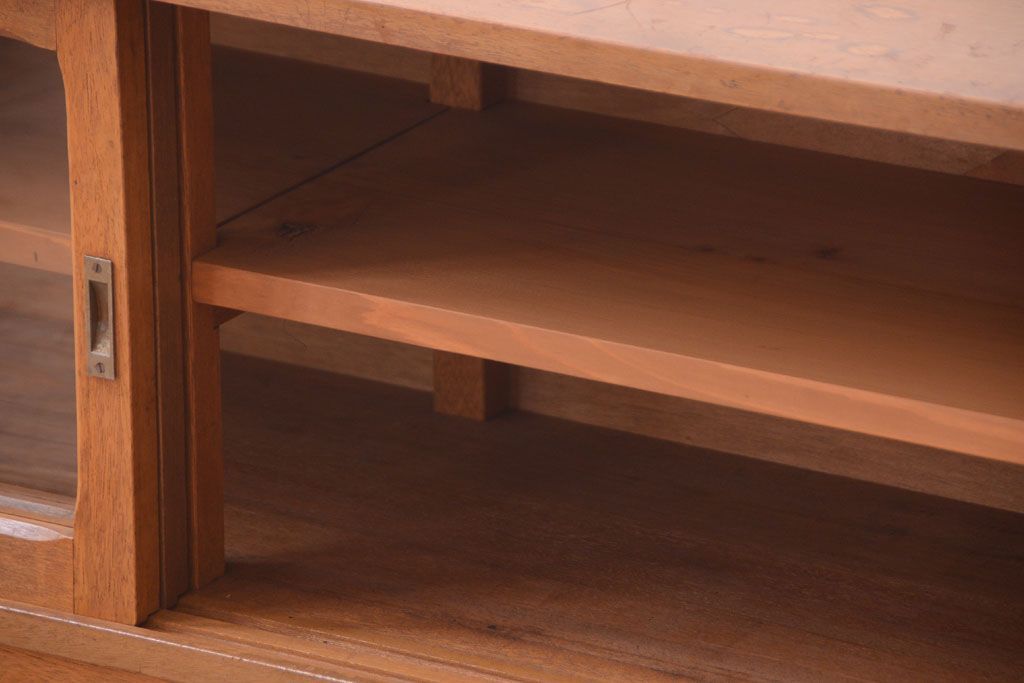 アンティーク家具　和製アンティーク　古い木製のガラス引き戸ローボード(テレビボード)