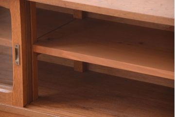 アンティーク家具　和製アンティーク　古い木製のガラス引き戸ローボード(テレビボード)