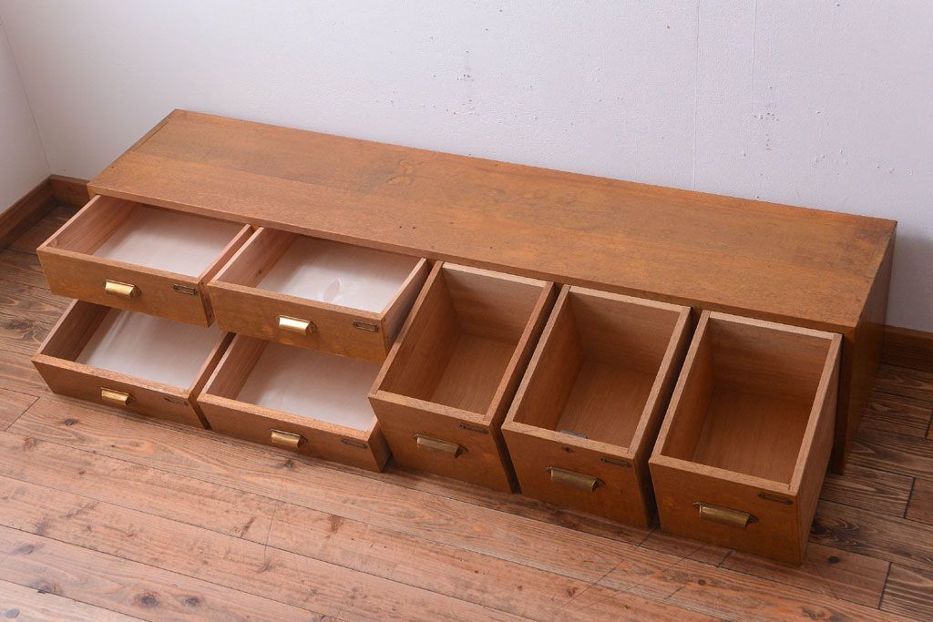 アンティーク家具　和製アンティーク　ネームプレート付き!珍しい7杯引き出しのローボード(テレビボード)