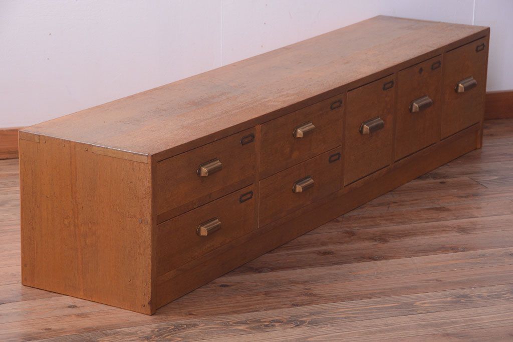 アンティーク家具　和製アンティーク　ネームプレート付き!珍しい7杯引き出しのローボード(テレビボード)