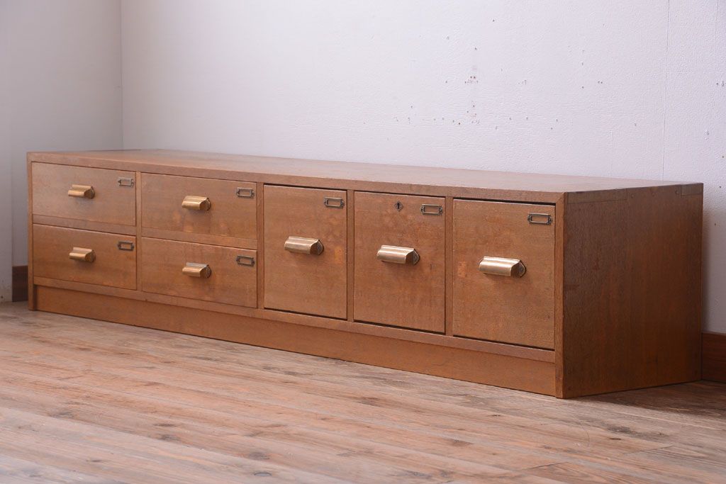 アンティーク家具　和製アンティーク　ネームプレート付き!珍しい7杯引き出しのローボード(テレビボード)