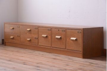 アンティーク家具　和製アンティーク　ネームプレート付き!珍しい7杯引き出しのローボード(テレビボード)