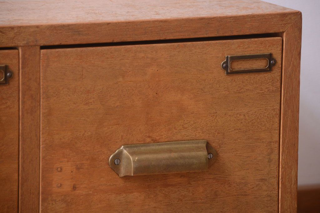 アンティーク家具　和製アンティーク　ネームプレート付き!珍しい7杯引き出しのローボード(テレビボード)