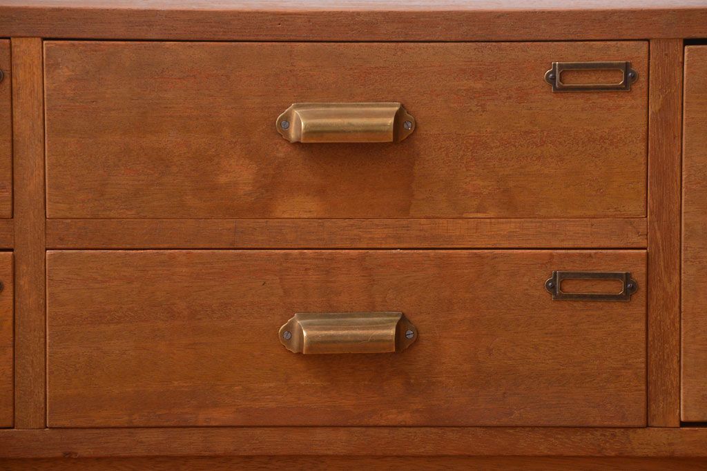 アンティーク家具　和製アンティーク　ネームプレート付き!珍しい7杯引き出しのローボード(テレビボード)