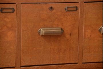 アンティーク家具　和製アンティーク　ネームプレート付き!珍しい7杯引き出しのローボード(テレビボード)