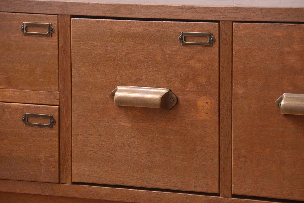 アンティーク家具　和製アンティーク　ネームプレート付き!珍しい7杯引き出しのローボード(テレビボード)