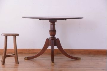 アンティーク家具　天板無垢材の上品なラウンドテーブル(カフェテーブル)