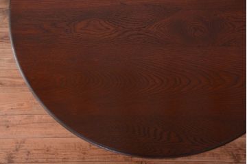 アンティーク家具　天板無垢材の上品なラウンドテーブル(カフェテーブル)