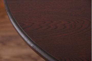 アンティーク家具　天板無垢材の上品なラウンドテーブル(カフェテーブル)