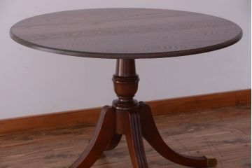 アンティーク家具　天板無垢材の上品なラウンドテーブル(カフェテーブル)