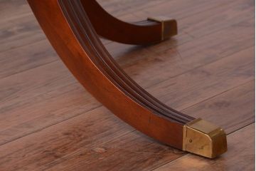 アンティーク家具　天板無垢材の上品なラウンドテーブル(カフェテーブル)