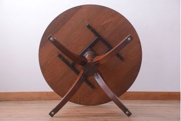 アンティーク家具　天板無垢材の上品なラウンドテーブル(カフェテーブル)