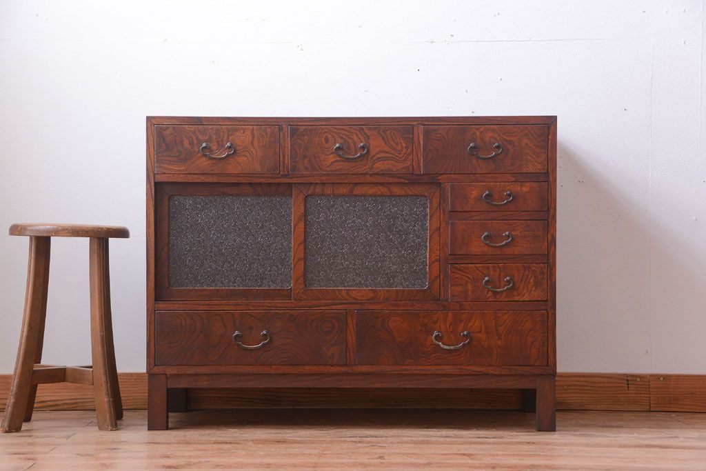 アンティーク家具　アンティーク 前面欅材!ダイヤガラス入り脚付き戸棚