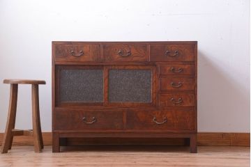 アンティーク家具　アンティーク 前面欅材!ダイヤガラス入り脚付き戸棚