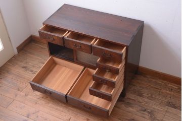 アンティーク家具　アンティーク 前面欅材!ダイヤガラス入り脚付き戸棚