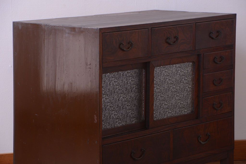 アンティーク家具　アンティーク 前面欅材!ダイヤガラス入り脚付き戸棚