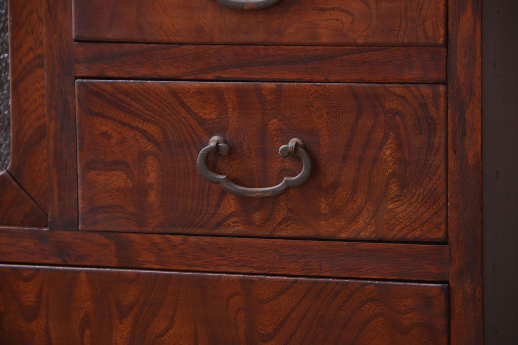 アンティーク家具　アンティーク 前面欅材!ダイヤガラス入り脚付き戸棚