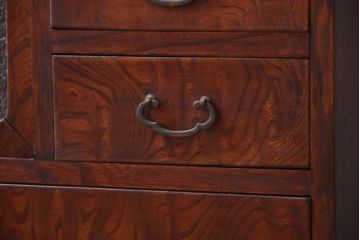 アンティーク家具　アンティーク 前面欅材!ダイヤガラス入り脚付き戸棚