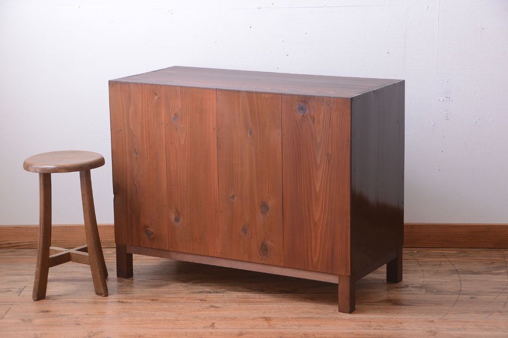 アンティーク家具　アンティーク 前面欅材!ダイヤガラス入り脚付き戸棚