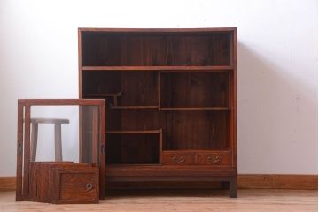 アンティーク家具　アンティーク 前面欅材!小ぶりなガラス引き戸の脚付き戸棚