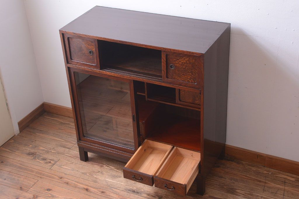 アンティーク家具　アンティーク 前面欅材!小ぶりなガラス引き戸の脚付き戸棚