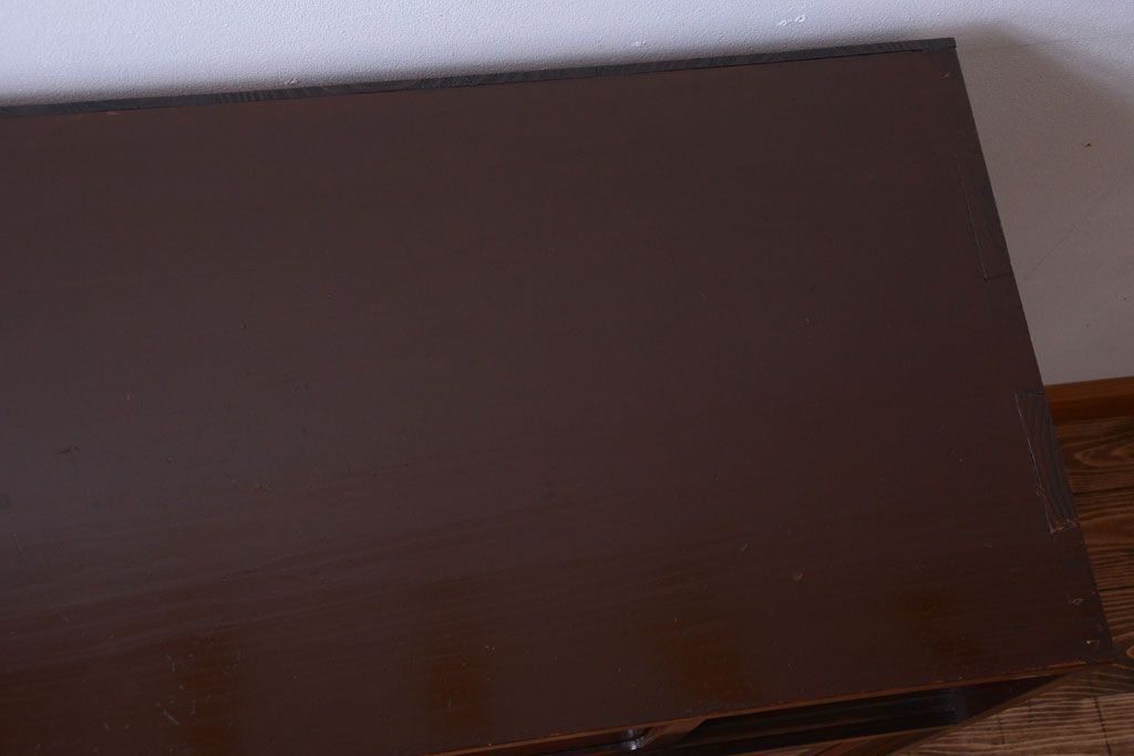 アンティーク家具　アンティーク 前面欅材!小ぶりなガラス引き戸の脚付き戸棚