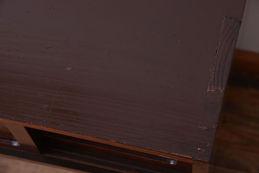 アンティーク家具　アンティーク 前面欅材!小ぶりなガラス引き戸の脚付き戸棚