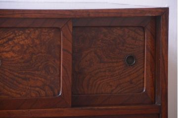 アンティーク家具　アンティーク 前面欅材!小ぶりなガラス引き戸の脚付き戸棚