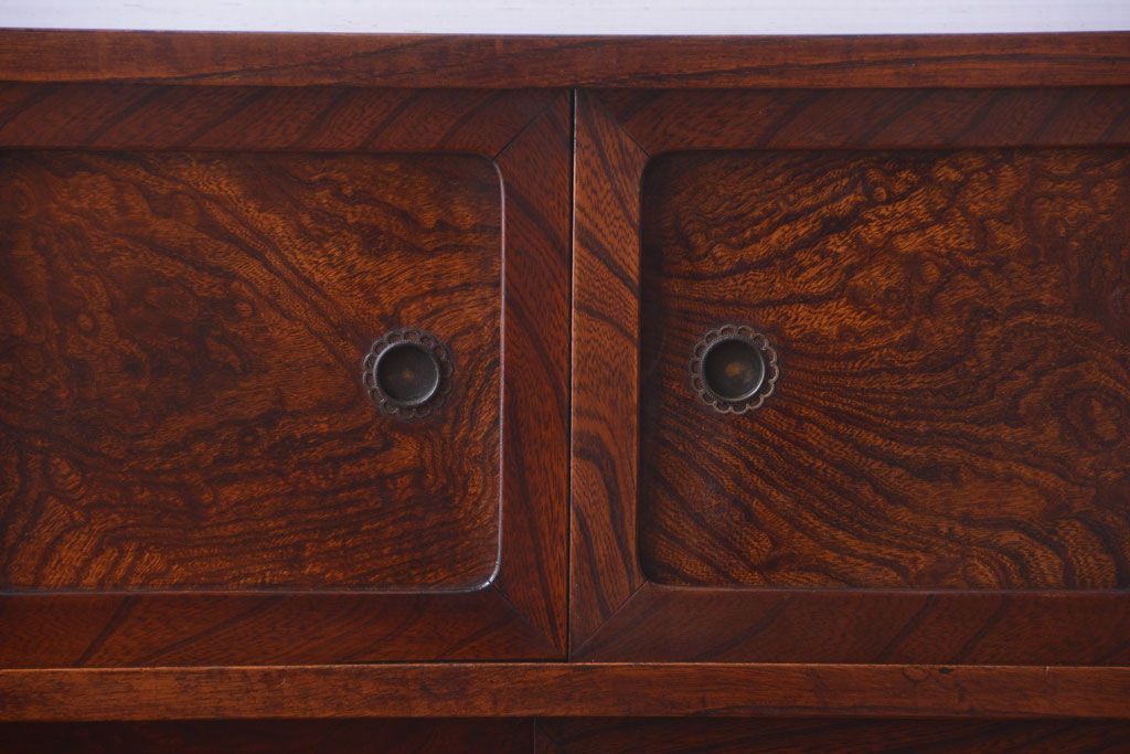 アンティーク家具　アンティーク 前面欅材!小ぶりなガラス引き戸の脚付き戸棚