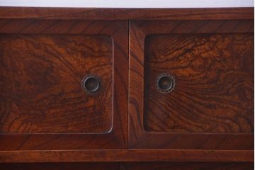 アンティーク家具　アンティーク 前面欅材!小ぶりなガラス引き戸の脚付き戸棚