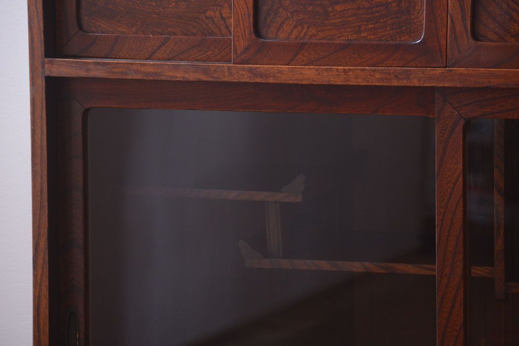 アンティーク家具　アンティーク 前面欅材!小ぶりなガラス引き戸の脚付き戸棚