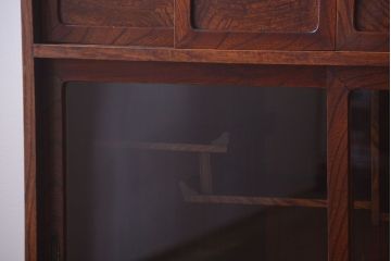 アンティーク家具　アンティーク 前面欅材!小ぶりなガラス引き戸の脚付き戸棚
