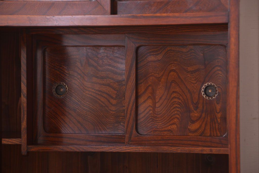 アンティーク家具　アンティーク 前面欅材!小ぶりなガラス引き戸の脚付き戸棚