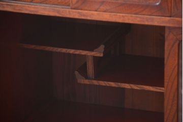 アンティーク家具　アンティーク 前面欅材!小ぶりなガラス引き戸の脚付き戸棚