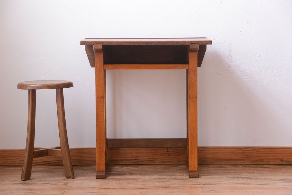 アンティーク家具　アンティーク 古い木製の可愛いサイドテーブル(平机)(1)