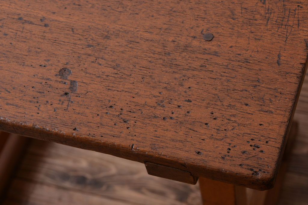 アンティーク家具　アンティーク 古い木製の可愛いサイドテーブル(平机)(1)