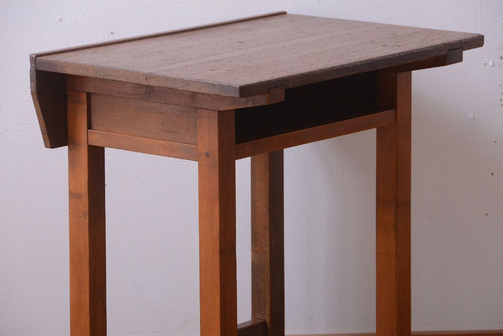 アンティーク家具　アンティーク 古い木製の可愛いサイドテーブル(平机)(1)