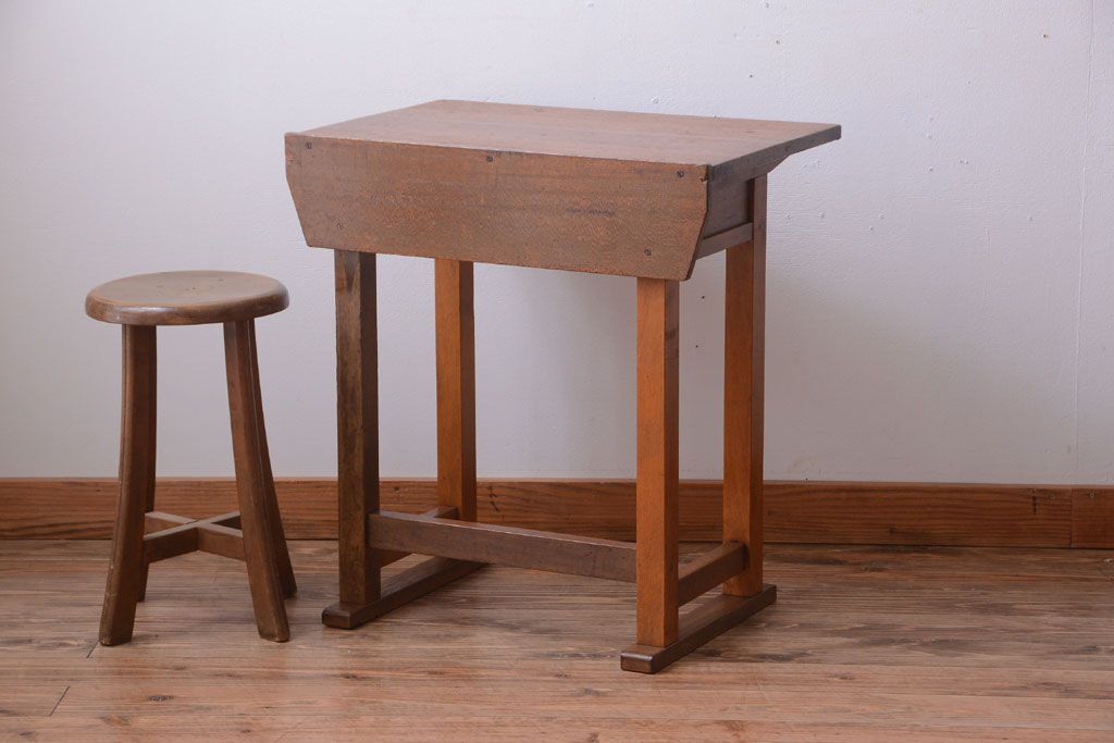 アンティーク家具　アンティーク 古い木製の可愛いサイドテーブル(平机)(1)